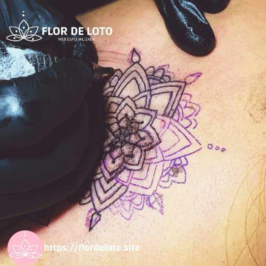Flor de loto mandala para tatuaje