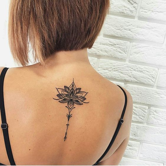 flor de loto en espalda