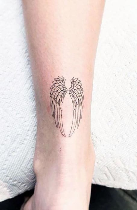 Tatuaje de alas de ángel pequeñas para mujeres