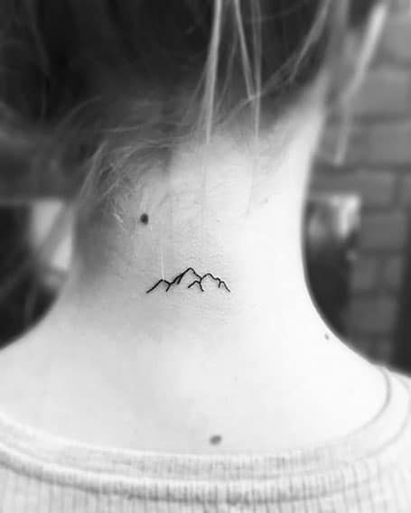 Tatuaje de montaña para mujeres