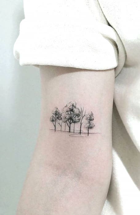 Tatuaje de árbol pequeño
