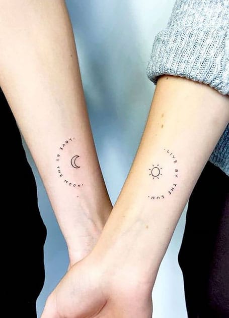 Pequeño tatuaje de sol y luna