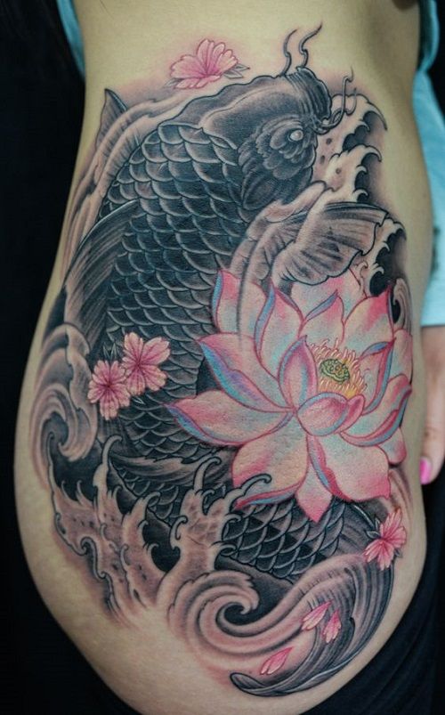 Tattoo pez koi y flor de loto brazo