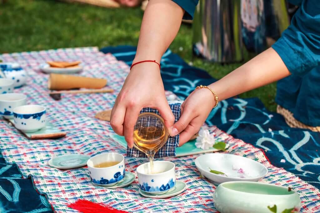 tradición de la ceremonia del té al aire libre
